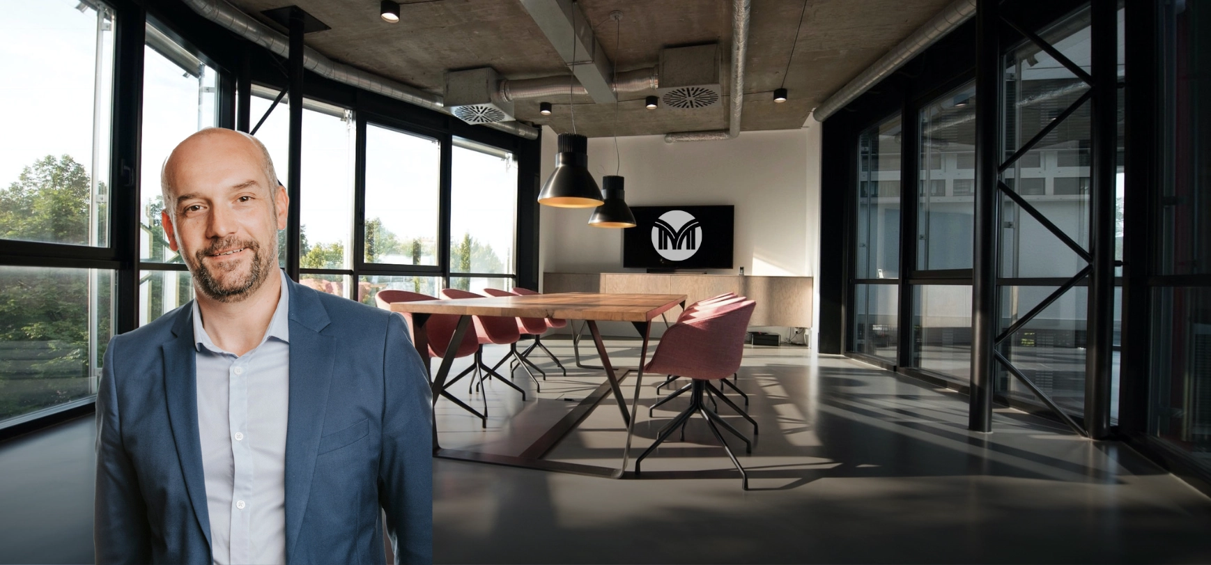 Sébastien Véricel dans un bureau