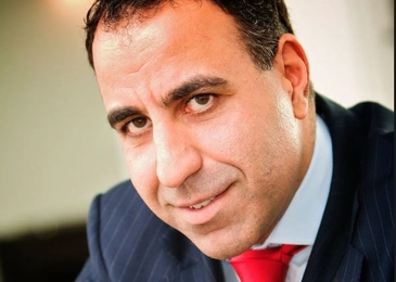 Portrait Dr. Parsis Dastani